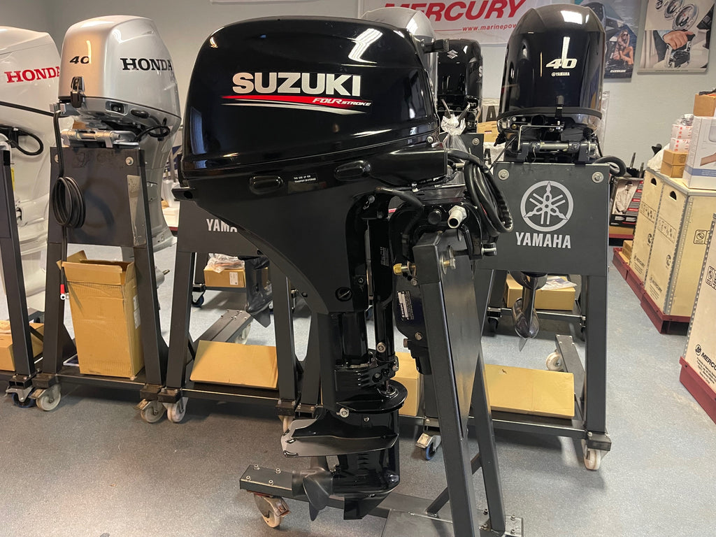 Suzuki 20 pk 4 takt EFI langstaart  afstandsbediening met POWER TILT.  Als nieuw inclusief 1 jaar garantie - Outboard Outlet