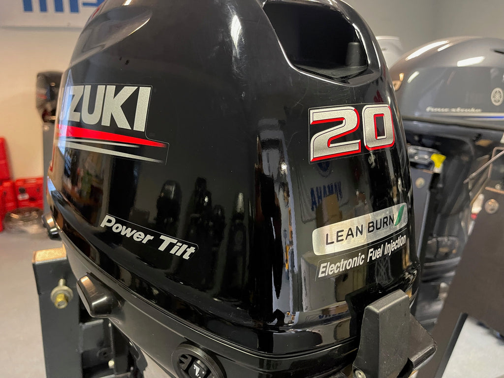 Suzuki 20 pk 4 takt EFI langstaart  afstandsbediening met POWER TILT.  Als nieuw inclusief 1 jaar garantie - Outboard Outlet