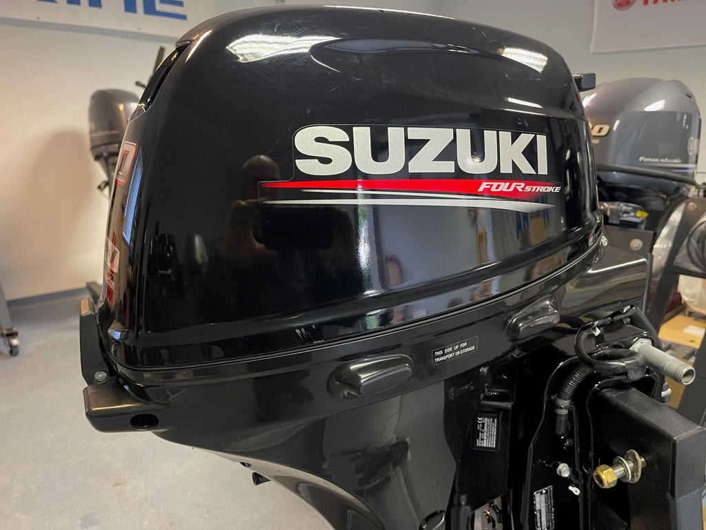 Suzuki 20 pk 4 takt EFI langstaart  afstandsbediening met POWER TILT.  Als nieuw inclusief 1 jaar garantie - Outboard Outlet