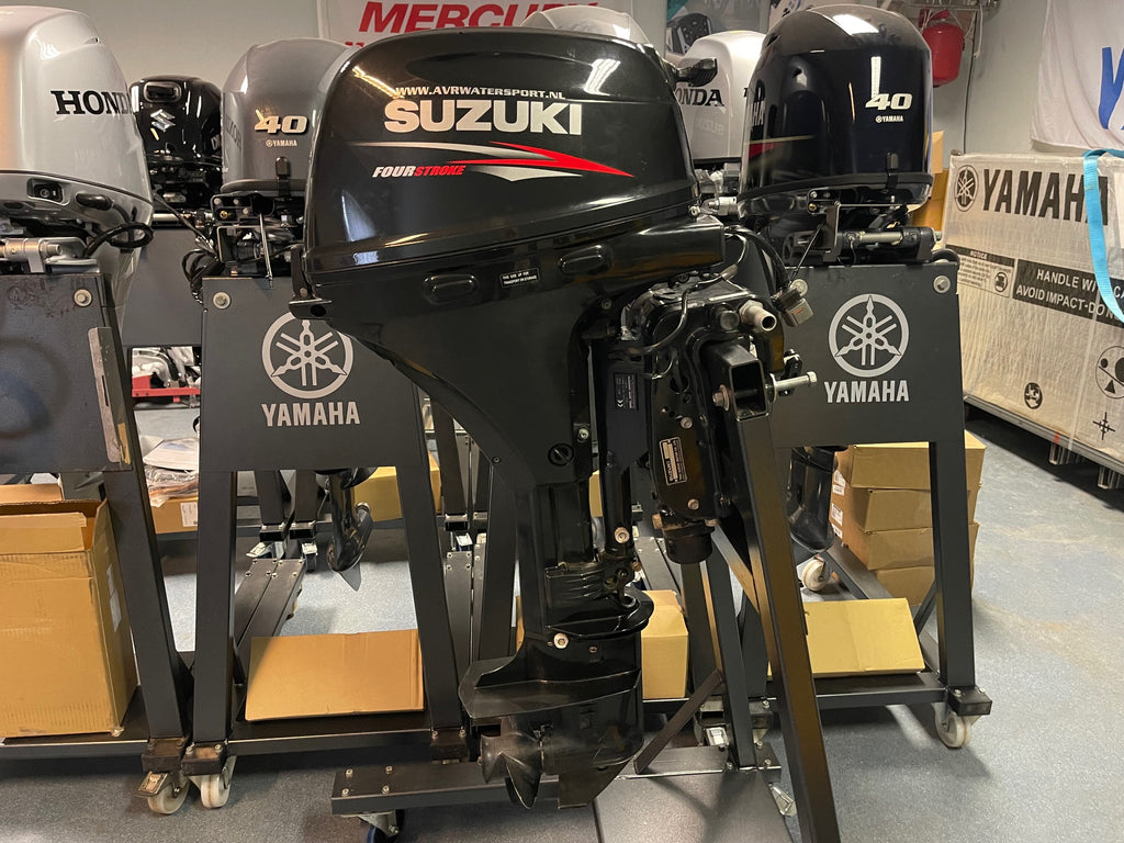 Suzuki 20 pk 4 takt EFI langstaart  afstandsbediening met POWER TILT.  Als nieuw inclusief 1 jaar garantie - Outboard Outlet