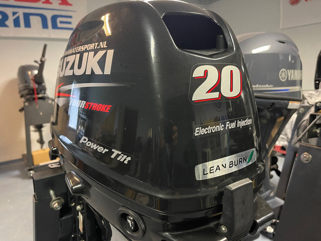 Suzuki 20 pk 4 takt EFI langstaart  afstandsbediening met POWER TILT.  Als nieuw inclusief 1 jaar garantie - Outboard Outlet