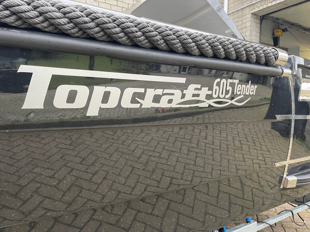 Montage Yamaha 40 / 60 pk in de bun van een Topcraft 605