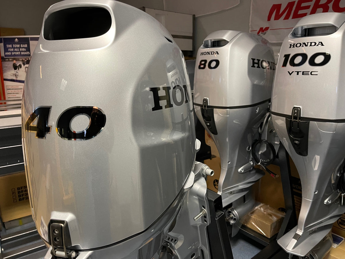 Honda 40 HP short shaft BF40 SRTU (including remote control, gauges an ...